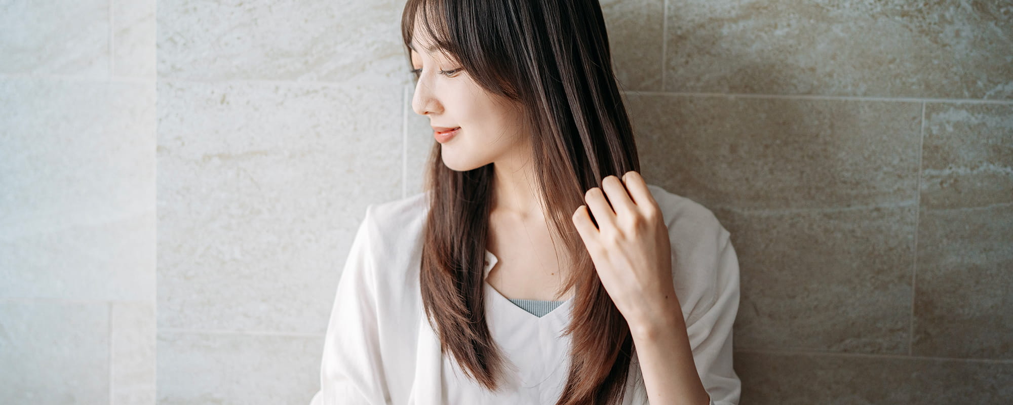ヘアアイロンの温度は何度から傷むの？ダメージを減らす方法もご紹介