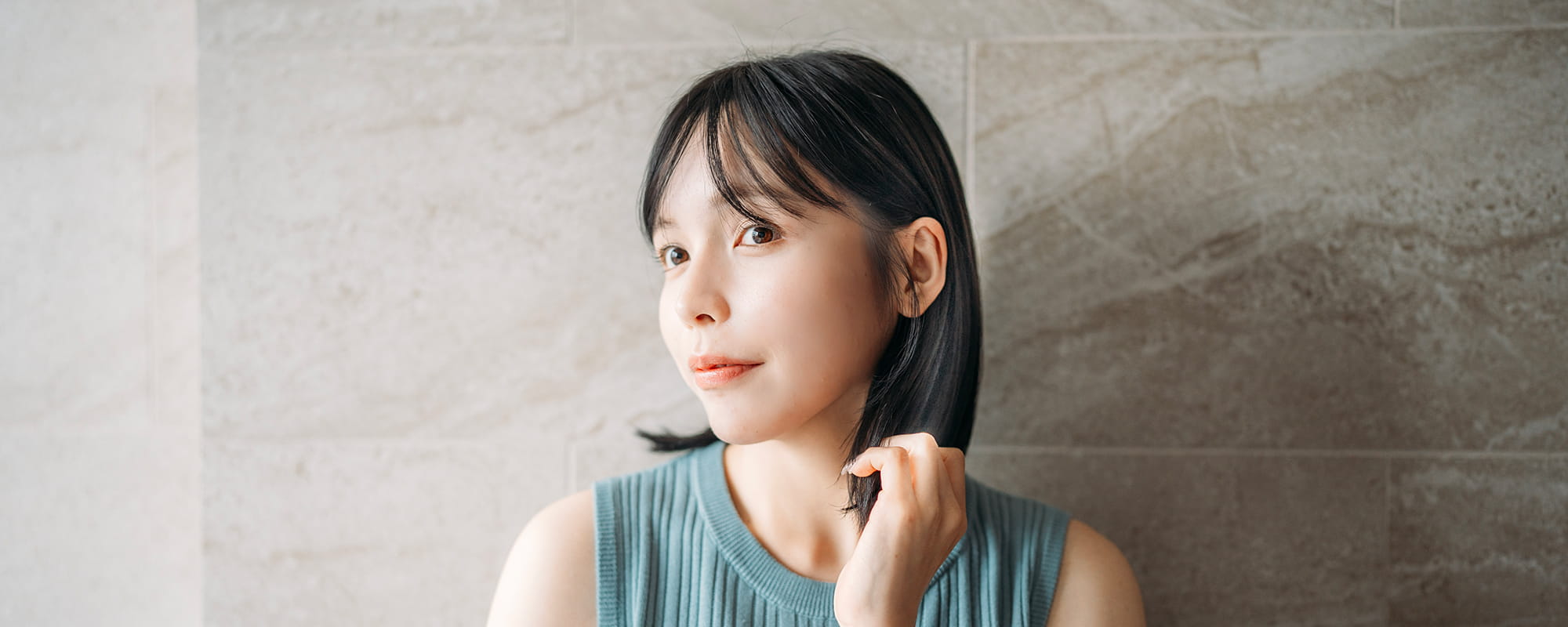 ヘアオイルとヘアミルクの違いは？髪質別の選び方や正しい使い方を紹介