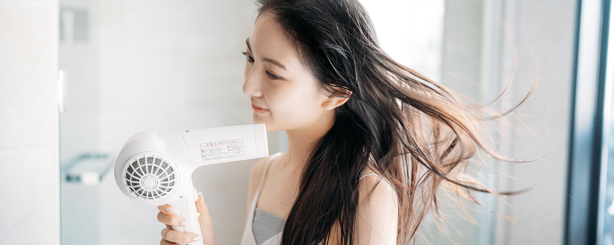 【髪型・髪質別】髪の正しい乾かし方とは？避けたい習慣や取り入れたいヘアケアアイテムをご紹介