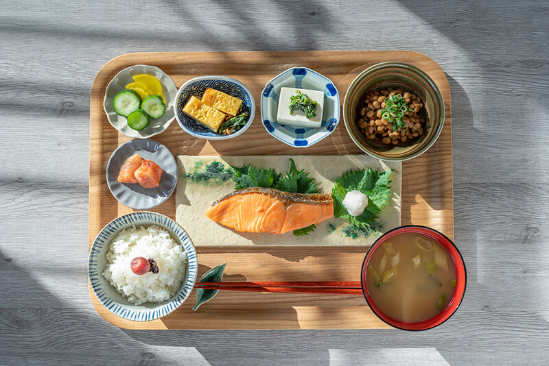 しっかり朝食を摂る