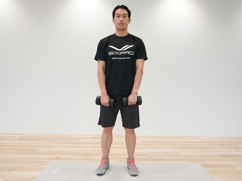 僧帽筋のトレーニング｜ダンベルアップライトロウ